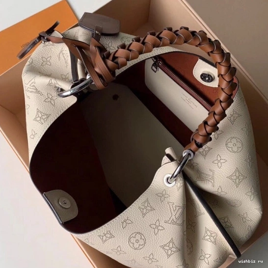 WIS VUITTON LOUIS CARMEL 0929